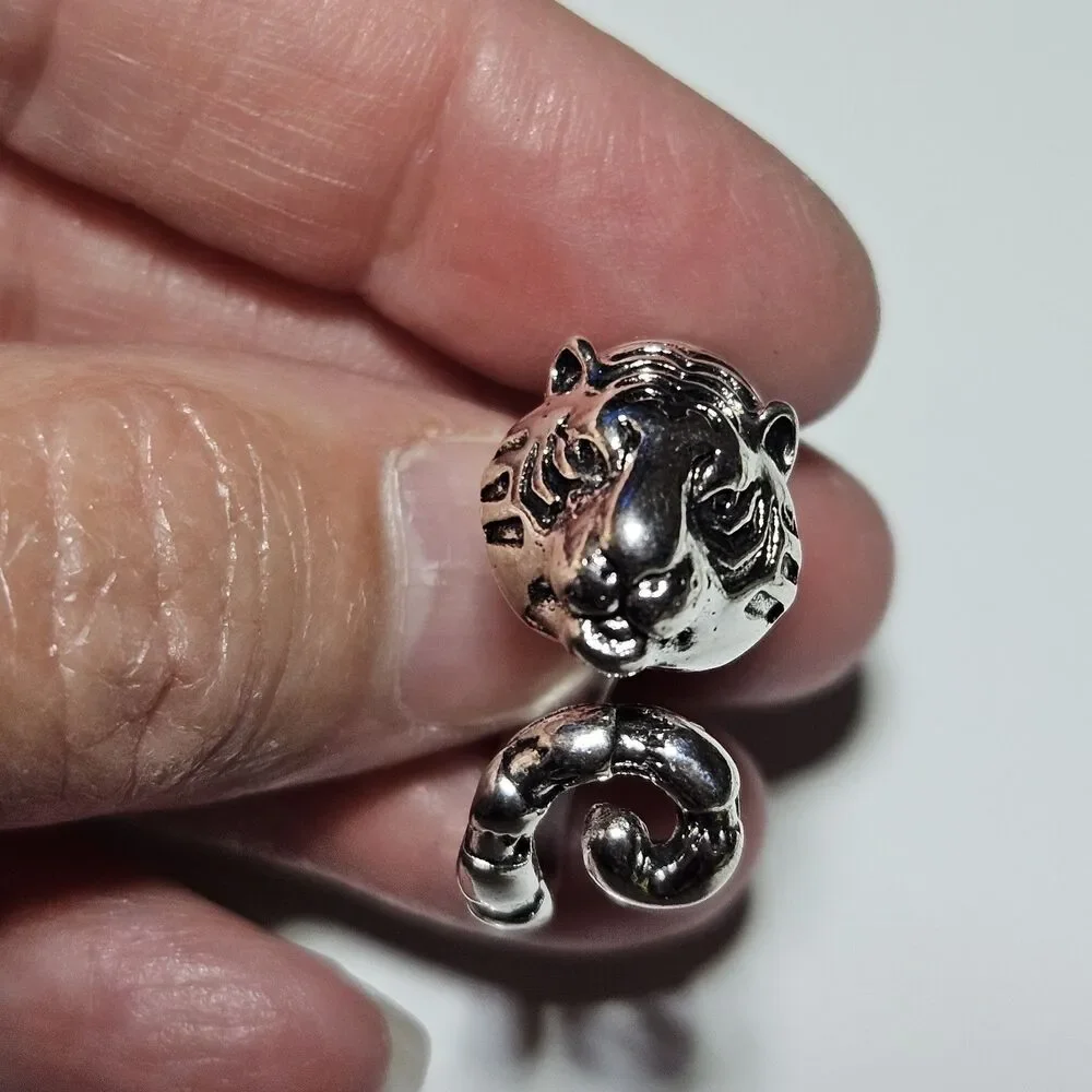 Silver Tone Tiger Head Curled Tail Adjustable Ring
